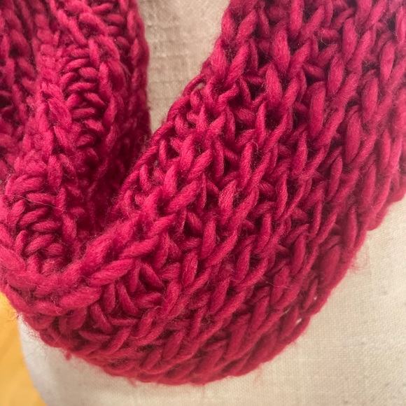 💜 5 for $25 or 3 for $18 Rikka Red violet knitted needles infinity scarf - Picture 2 of 4